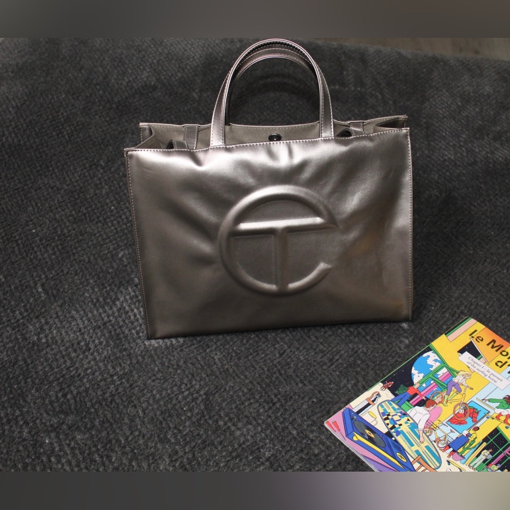 Medium telfar metallic bronze bag - Picture 3 of 3